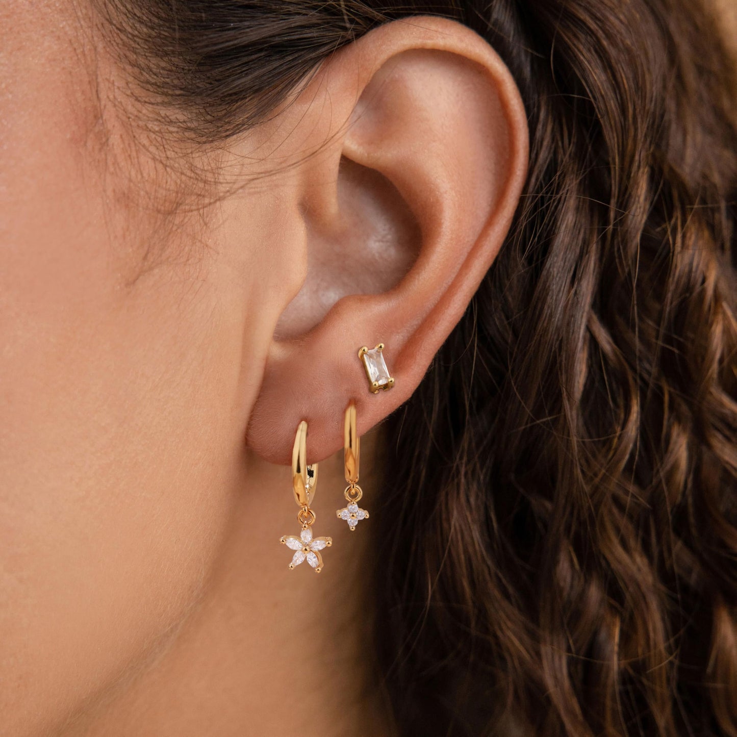 SELFROSE Gold Earrings For Women, Dainty Huggie Earrings Stack 14K Gold Plated Flower Dangle Earrings for Women Trendy Cute Hypoallergenic Unique Gold Earring Stack Fashion Gold Jewelry Gifts