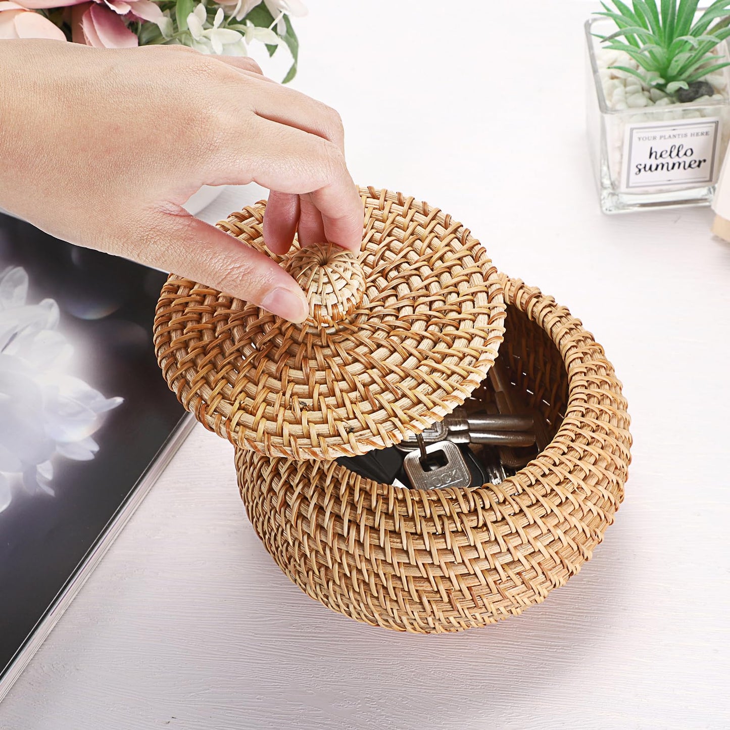 Hipiwe Round Rattan Basket Boxes With Lid Hand-Woven Wicker Storage Baskets Bin Decorative Basket Box Multi-Purpose Picnic Food Bread Basket Small Keys Basket Bowl for Entryway (X-Small,4.7"x3.3")