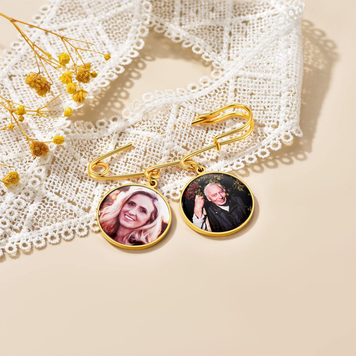 Custom4U Memorial Charm for Wedding Bouquet Round Shaped Memory Charms Brooch Pins Funeral Boutonniere with 2 Pictures Engraved