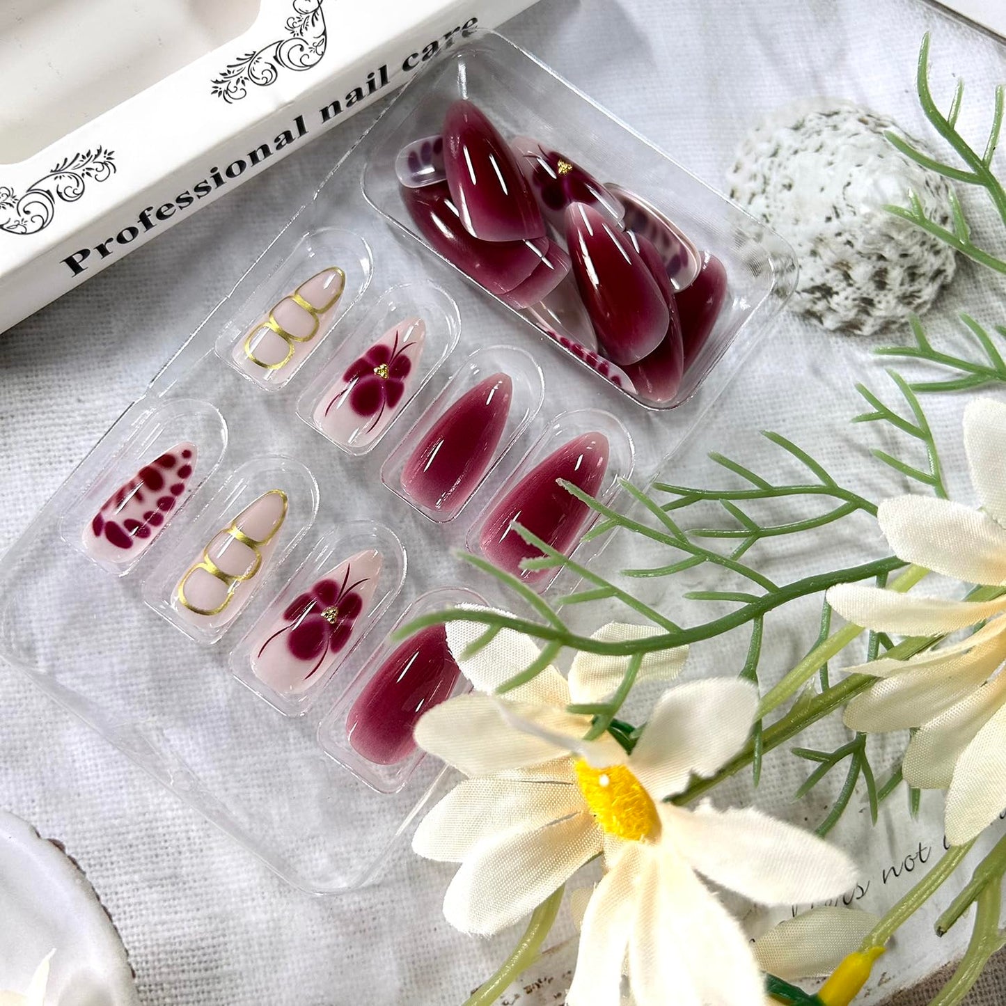 CJDLTS Flower Press on Nails Short Almond Red Floral Lines Pattern Design Gradient Acrylic Fake Nail Full Cover Glossy Almond Tip Artificial Fingernails 24Pcs DIY Press Ons Glue on Naisl for Women