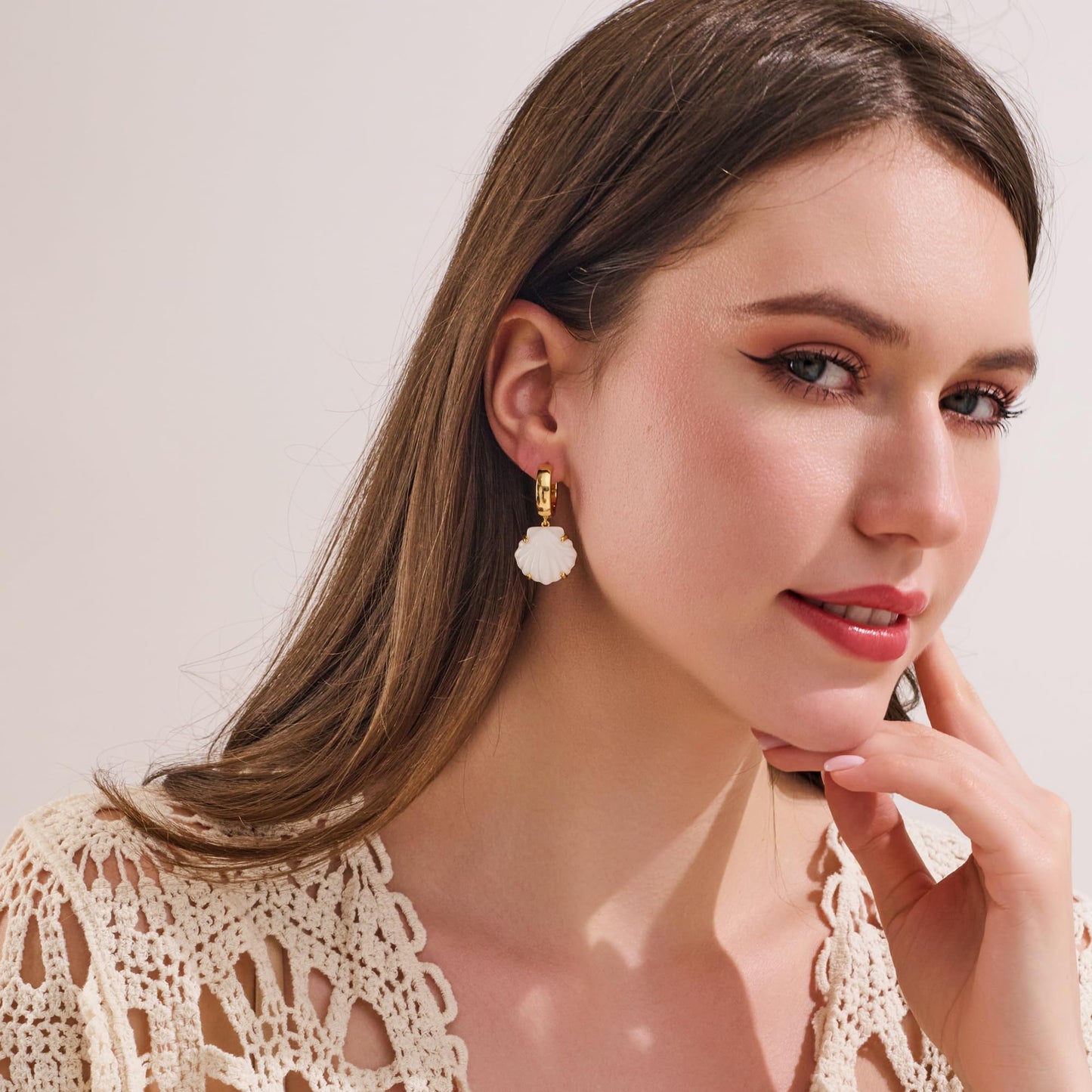 INNERDIVA White Seashell Earrings, Gold Plated Copper Ocean Statement Jewelry Summer Beach Seashell Earrings for Women