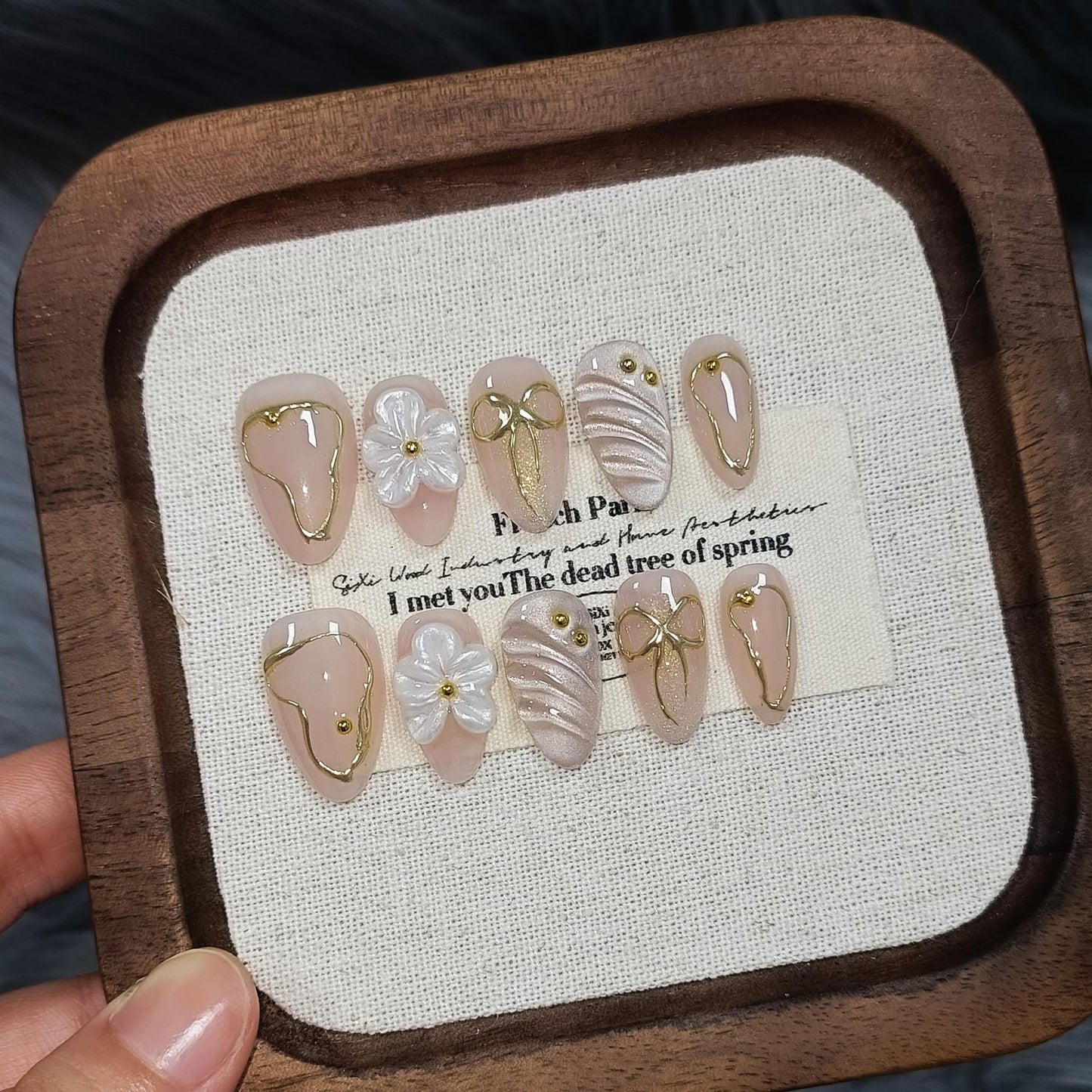 TENPAL 10Pcs Short Almond Oval Press On Nails With Tools,Nude Pink Fake Nails with 3D Flowers & Cat Eye Designs,Glitter Gold Edge Glue on Nails, Glossy Handmade Acrylic False Nails for Daily Party(XS)