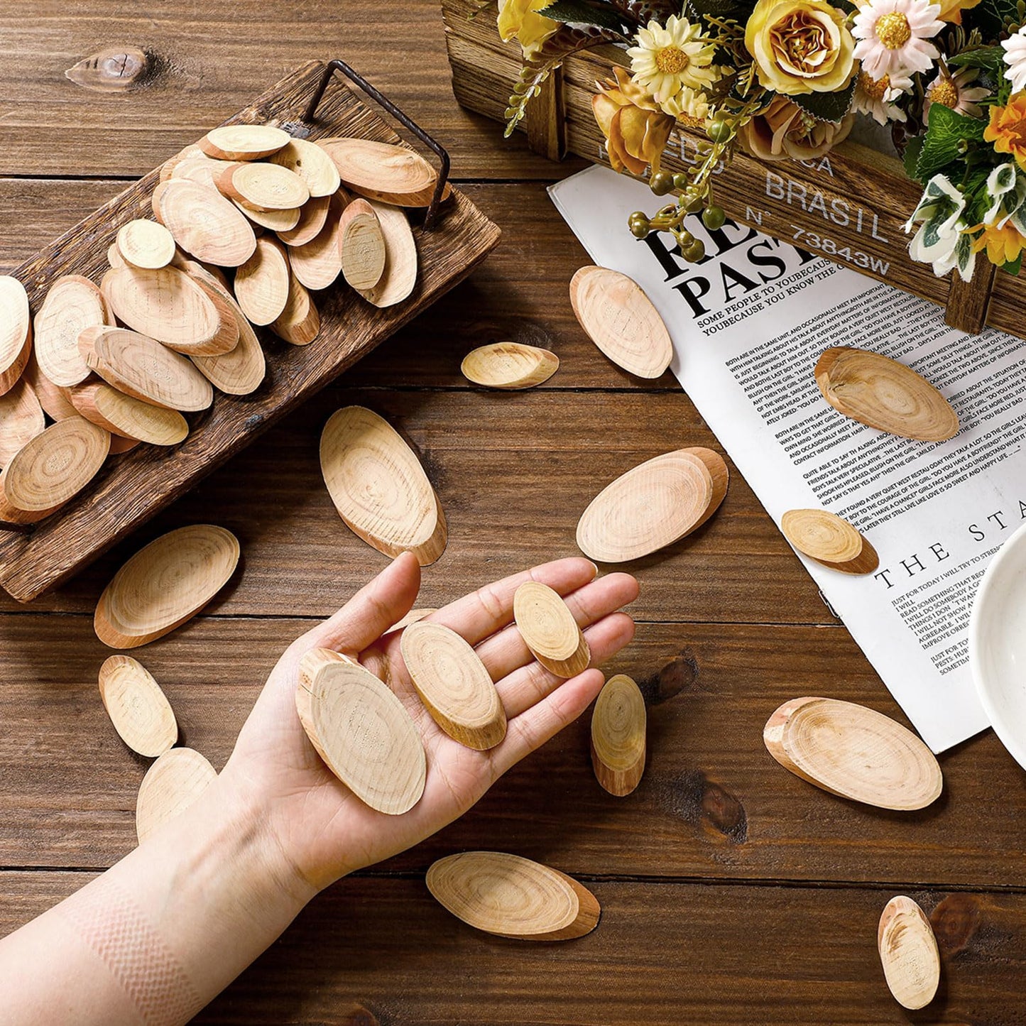 Gerrii 90 Pcs Irregular Natural Driftwood Chips for DIY Dried Wood Strips Oval Wood Chips for Table Decorations DIY Crafts Beach Decorations Card Making Photography Props Home Wedding Party Decor
