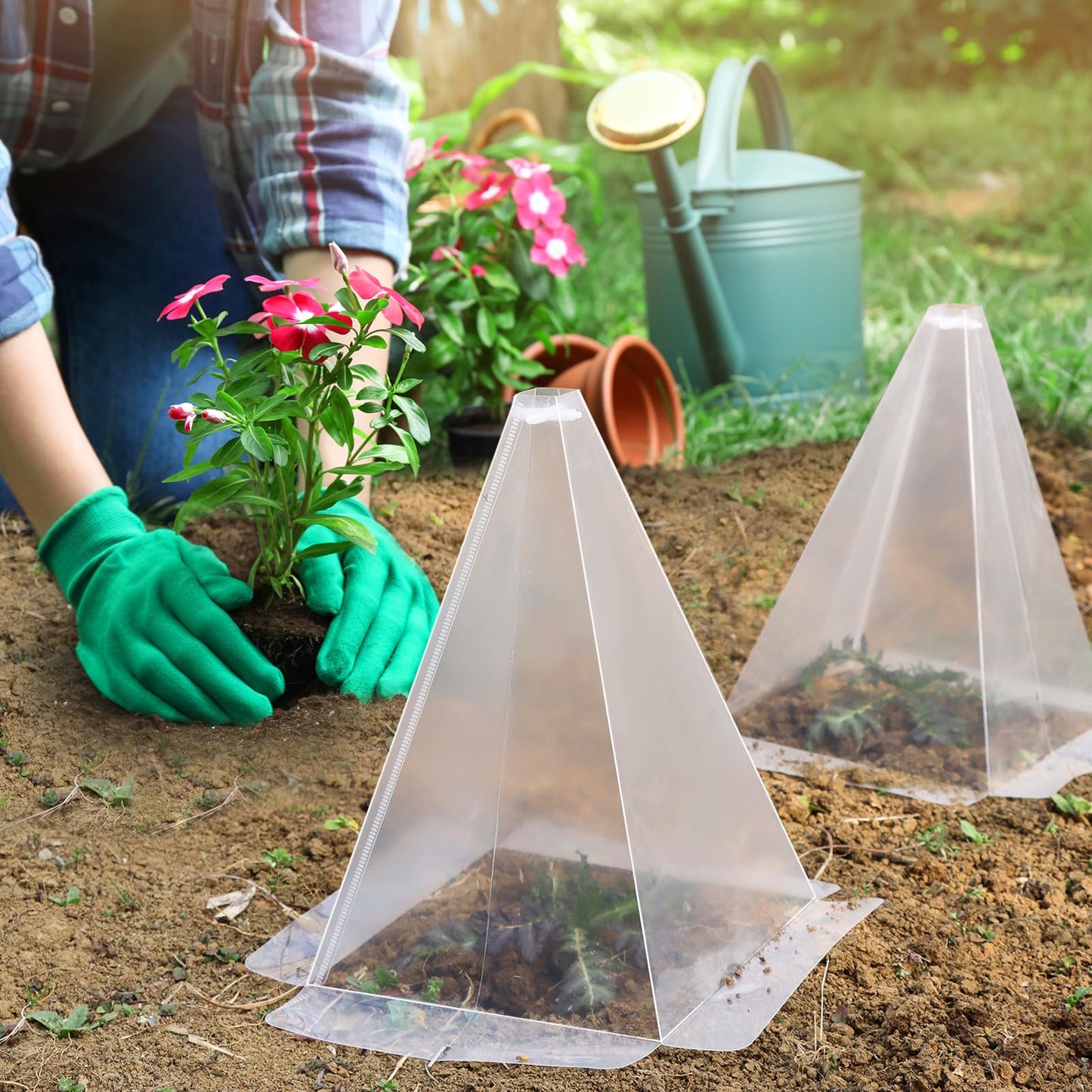 Niuyhe Garden Cloches for Plants, 20 Pack Plastic Small Plant Seedling Protector, Reusable Clear Bell Covers with 40pcs Metal Stakes, Mini Greenhouse Against Sun, Frost, Snails, Birds, 7.8" x 11"