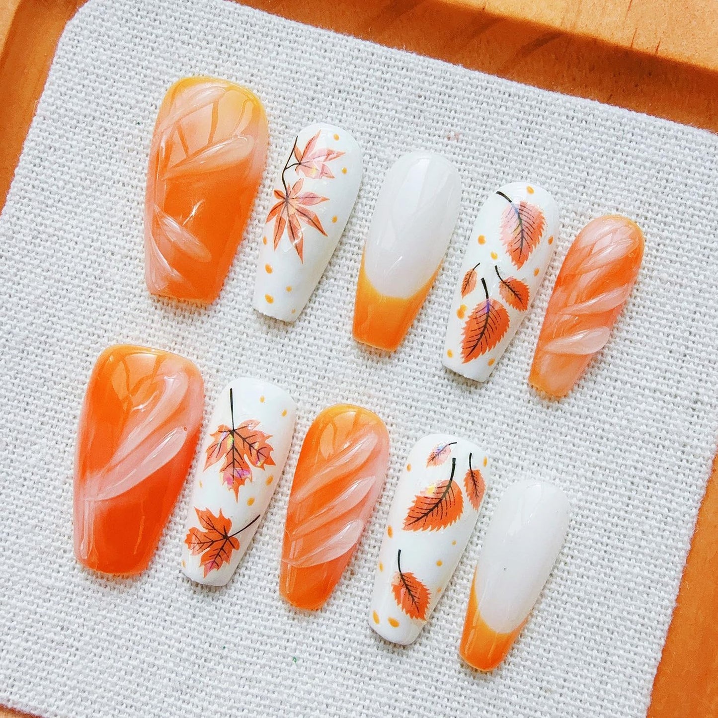 CJDLTS 30Pcs Fall Press on Nails Medium Ballet Artificial Acrylic Fake Nails French Orange Tip Maple Leaf Stick on Nail Full Cover Autumn Thanksgiving False Nail Artificial Fingernails for Women