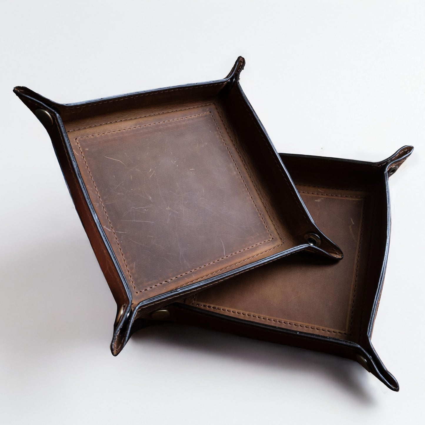 Tolredo Handmade Top Grain Leather Valet Tray – Elegant Organizer for Wallet, Keys, and Phone – Rich Brown (Pack of 1)