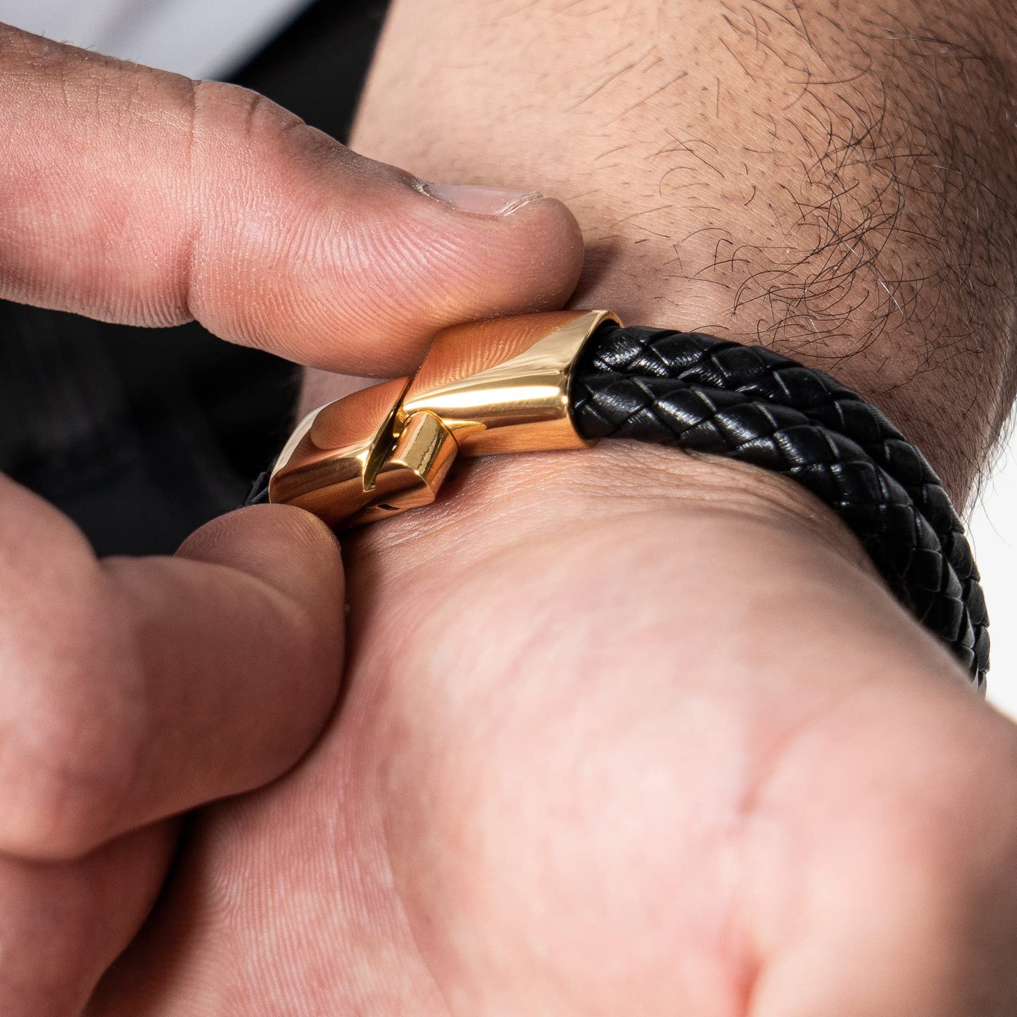 SERASAR Bracelets for Men 20cm Gold Gift Box Genuine Leather Cowhide Braided Adjust Able Magnetic Clasp Multi Layer Jewellery Rope Man Mans Male Mens Band Jewelry Accessories