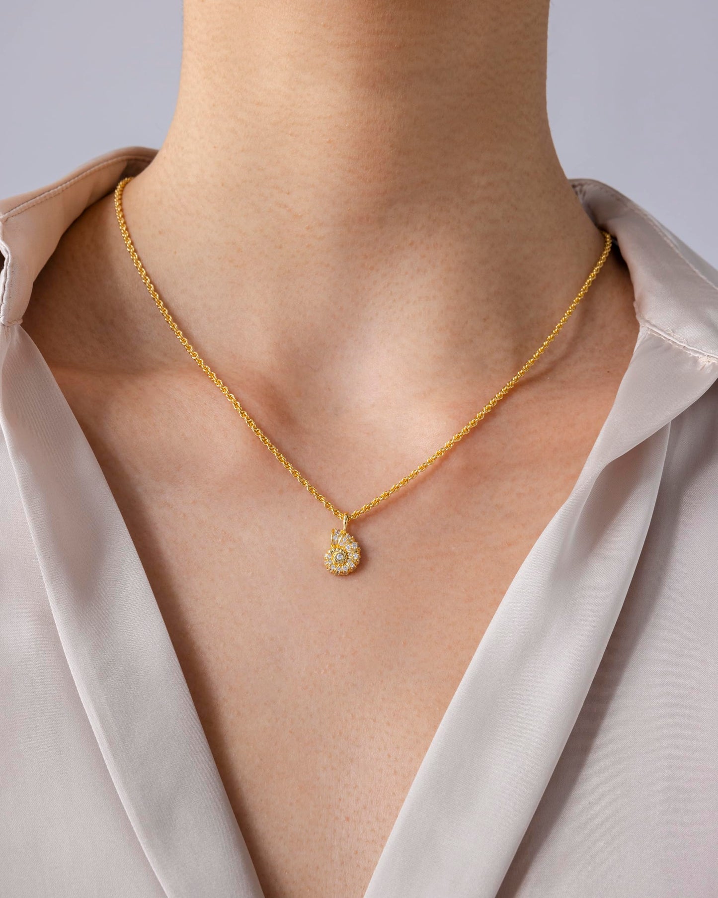 PAVOI 14K Yellow Gold Plated Dainty Boho Beachy Summer Conch Seashell Pendant Necklace for Women | Knit Tightened Rope Chain Necklace