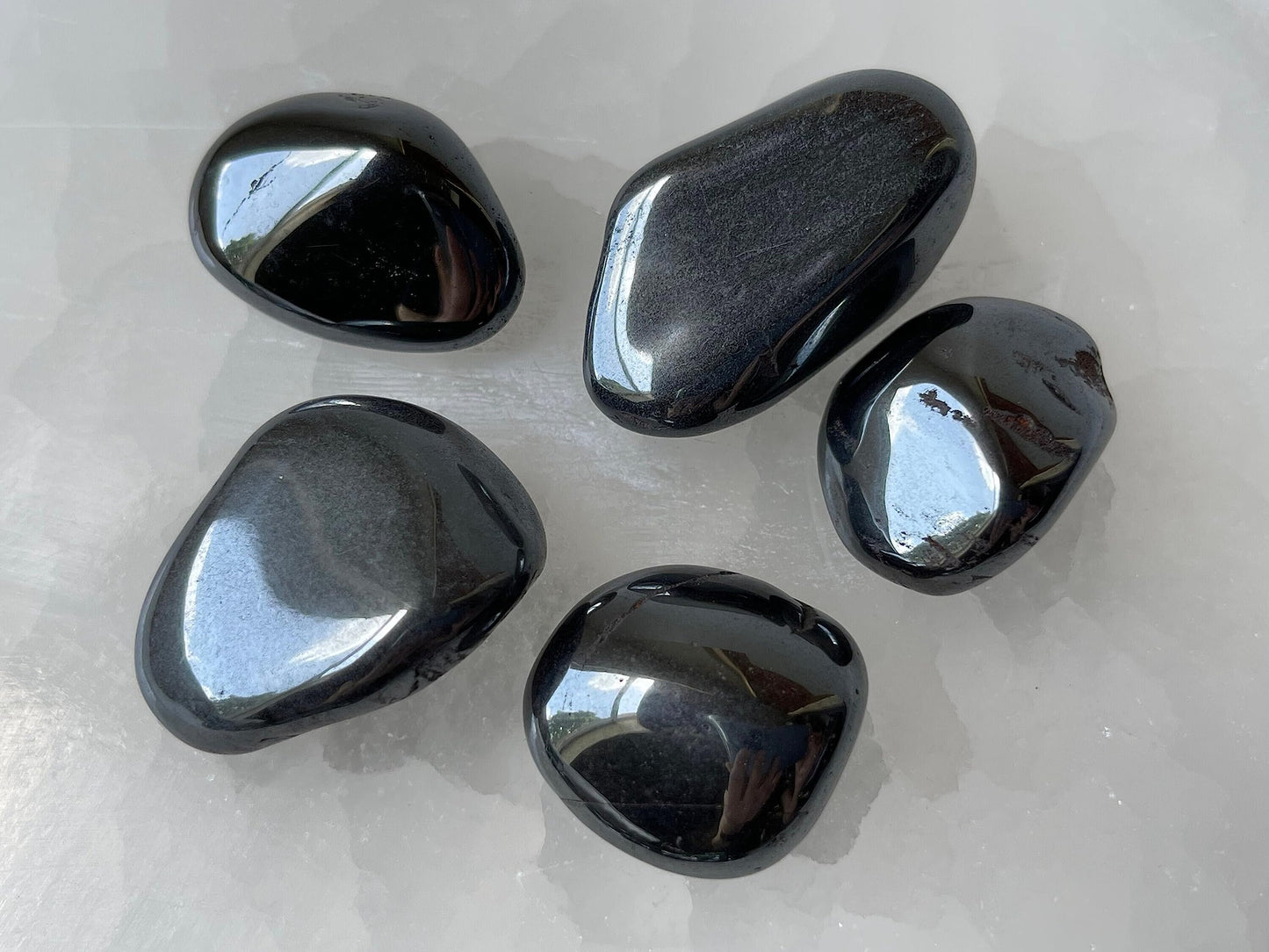 GAF TREASURES 5 Pcs Hematite Tumbled Stones, Polished Natural Hematite Gemstone, Hematite Healing Crystals (Hematite)