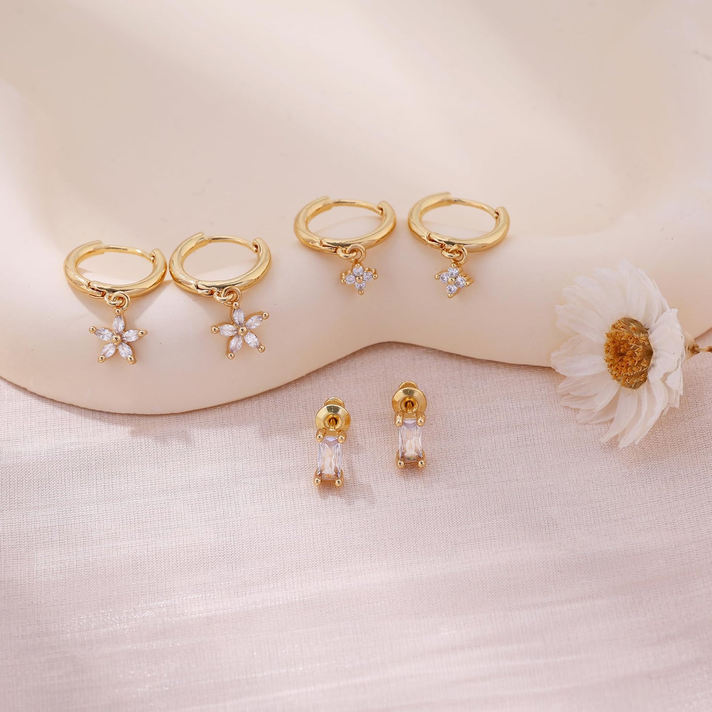 SELFROSE Gold Earrings For Women, Dainty Huggie Earrings Stack 14K Gold Plated Flower Dangle Earrings for Women Trendy Cute Hypoallergenic Unique Gold Earring Stack Fashion Gold Jewelry Gifts