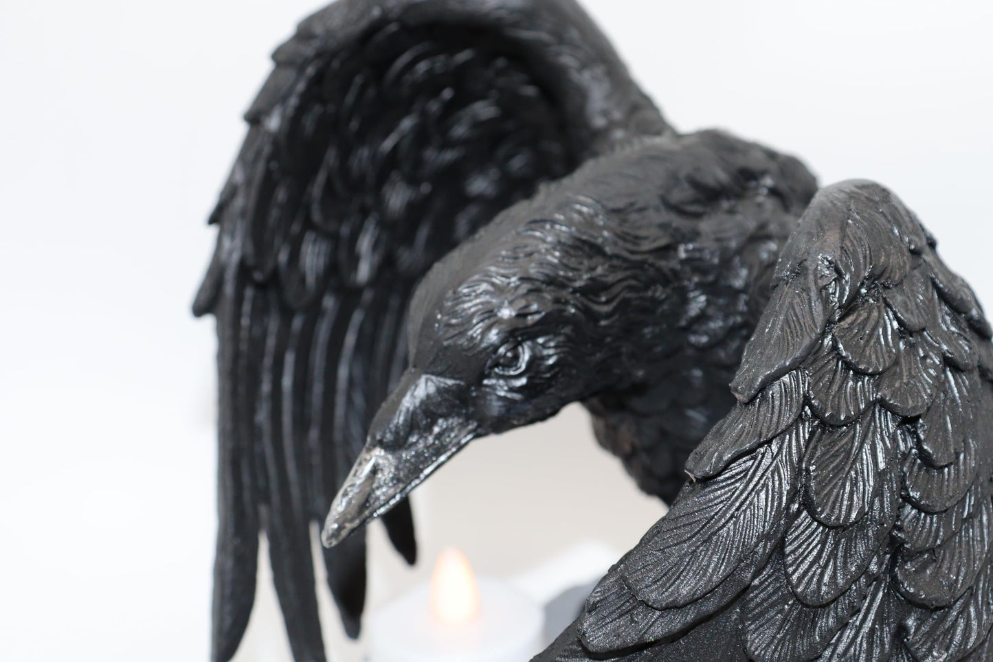NVSHIQWEI Gothic Crow Light Holder Halloween Candle Holder, Fake Raven Tealight Holder with Skull Base, Resin Statue for Indoor Spooky Home Decor(Large)