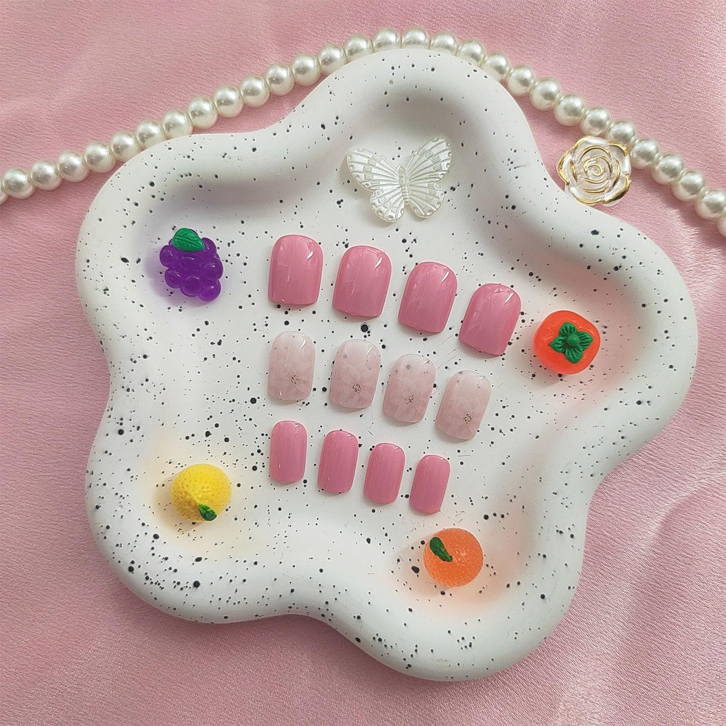 Square Press on Nails Short Fake Nails with White Flower Designs Pink Nails Press ons Glossy Glue on Nails Cute Acrylic Nails Spring False Nails Artificial Stick on Nails for Women 24Pcs