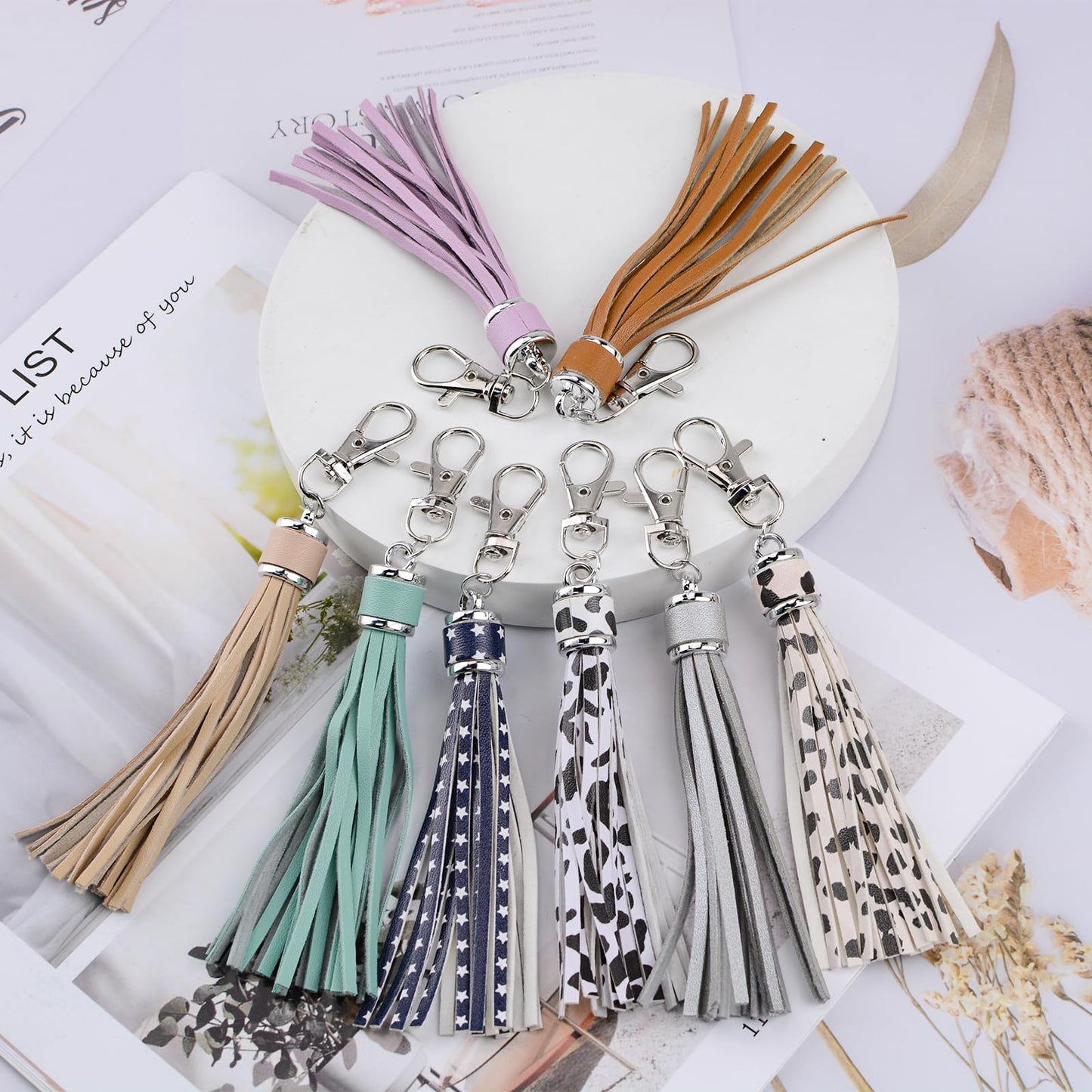 URROMA 15Pcs Faux Leather Tassel Pendant, Colourful Artificial Leather Tassels with Silver Lobster Buckle DIY Keychain and Craft Bag Decor Supplies