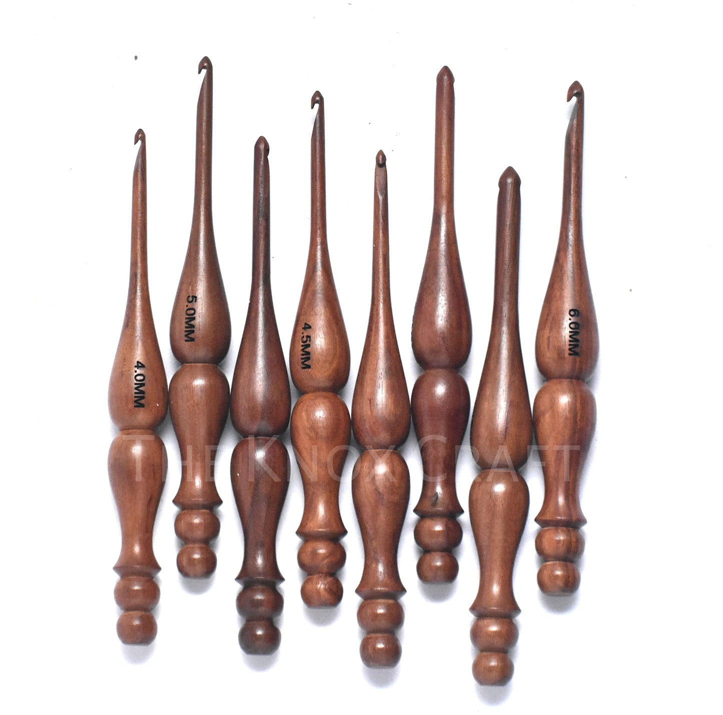 THE KNOX CRAFT Wooden Crochet Hook Set of 7 (4mm–10mm) – Ergonomic Soft Grip Handles, Smooth Wooden Yarn Hooks for Arthritic Hands – Beginner-Friendly Crochet Hooks Gift Set