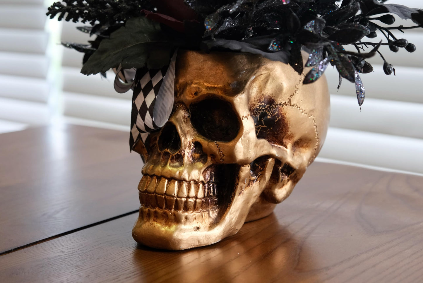 FLOROAD Halloween Decor, Gold Resin Skull Planter with Faux Plants Halloween Skull Decor for Home Coffee Table Bookshelf Dining Table Centerpiece, 14" H (Gold/Black/White/Red)