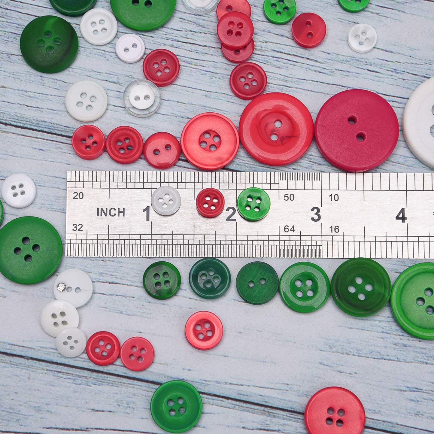 Livder 400g Christmas Craft Buttons Handmade Sewing Red Green White Button for Art Crafts Projects, DIY Decoration