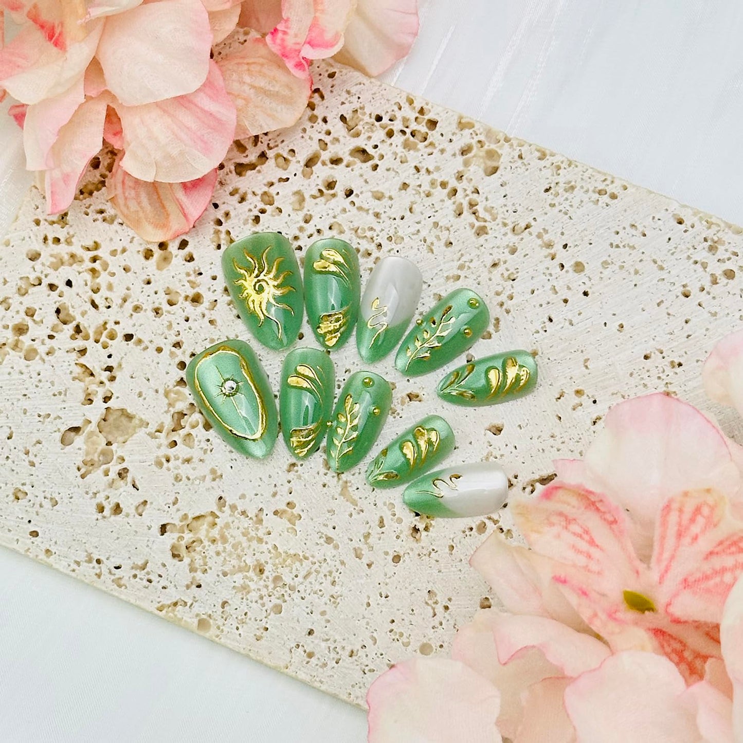 30pcs Green Press on Nails Medium Almond Fake Nails Gold Snake Leaves Star False Nails with 3d Rhinestones Designs Glue on Nails Green French Tip Full Cover Artificial Stick on Nail Decor for Women