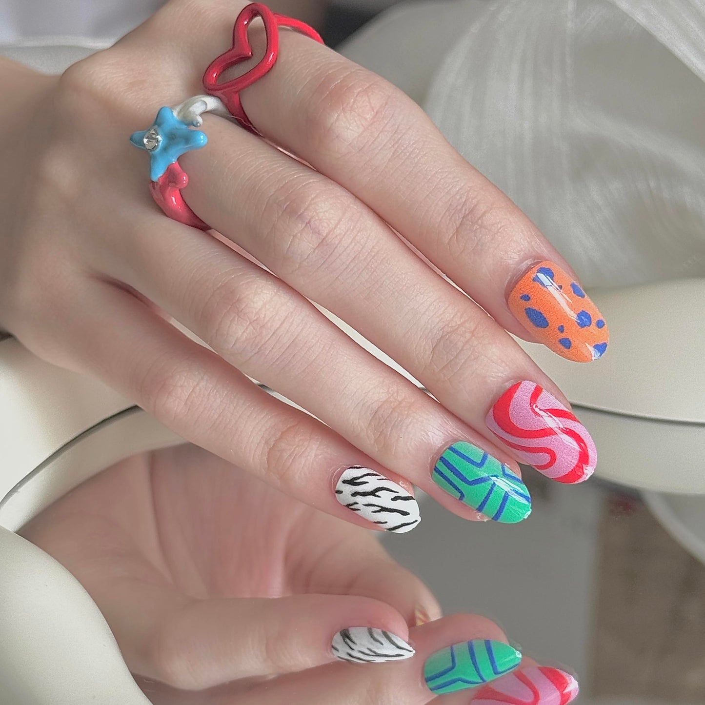 Round Short Almond Press on Nails With Designs - Cute Artificial Kawaii Nails for Gift