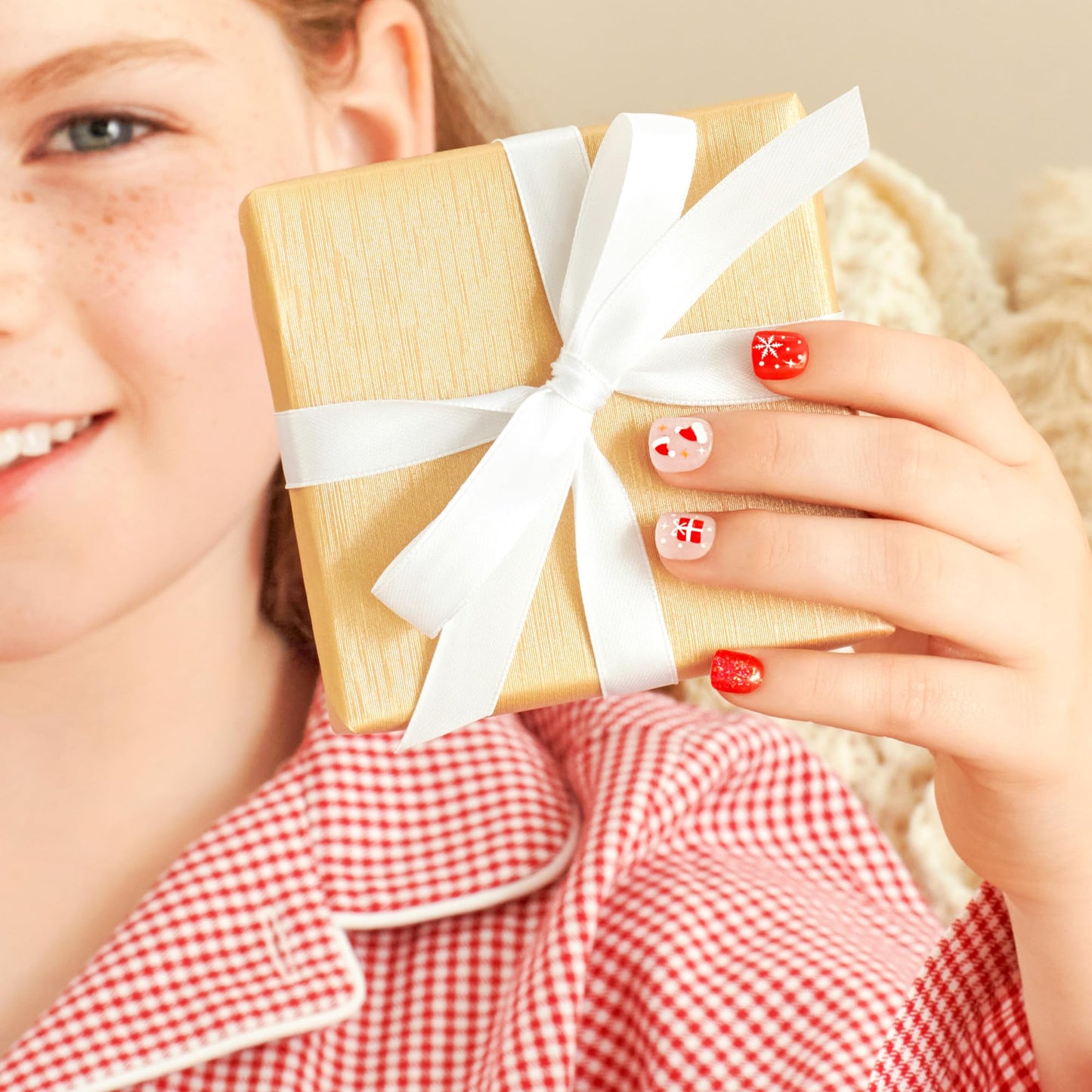 KISS imPRESS MINI Holiday Press On Nails for Kids, ‘Cozy’, Red, Child Size, Squoval Shaped, Mess-Free, Mom Approved, Non-Toxic, Breakaway Application Tabs, Nail File, 20 Fake Nails