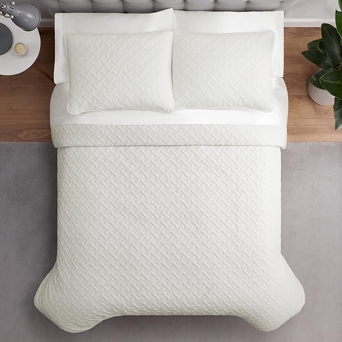 Serta ComfortSure Soft 3-Piece King/ Cal King Quilt Bedding Set, Includes Bedspread/Coverlet and Pillow Shams, Bedding for All Seasons, Machine Washable, Ivory