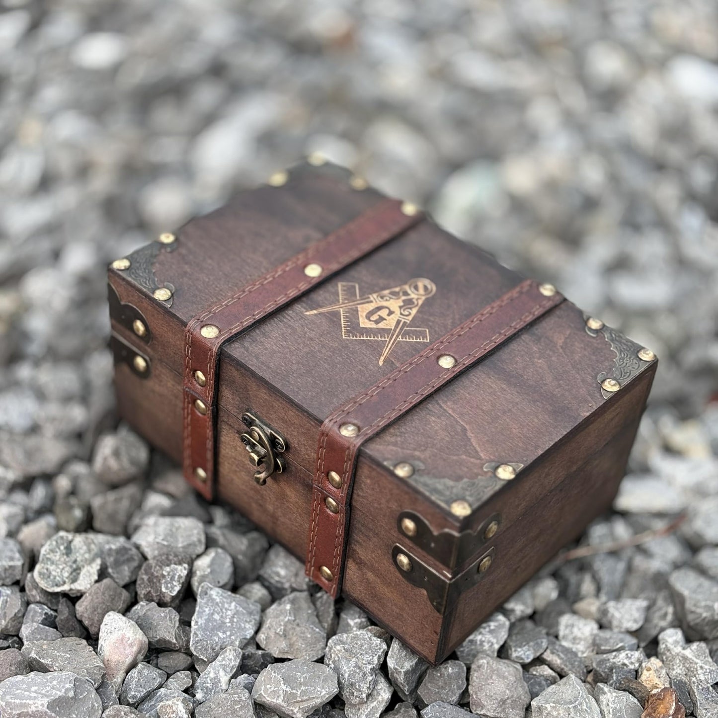 vuagmiv Masonic Engraved Wooden Chest Box with Velvet Lining – Freemason Supplies & Tools Storage, Keepsake & Jewelry Organizer