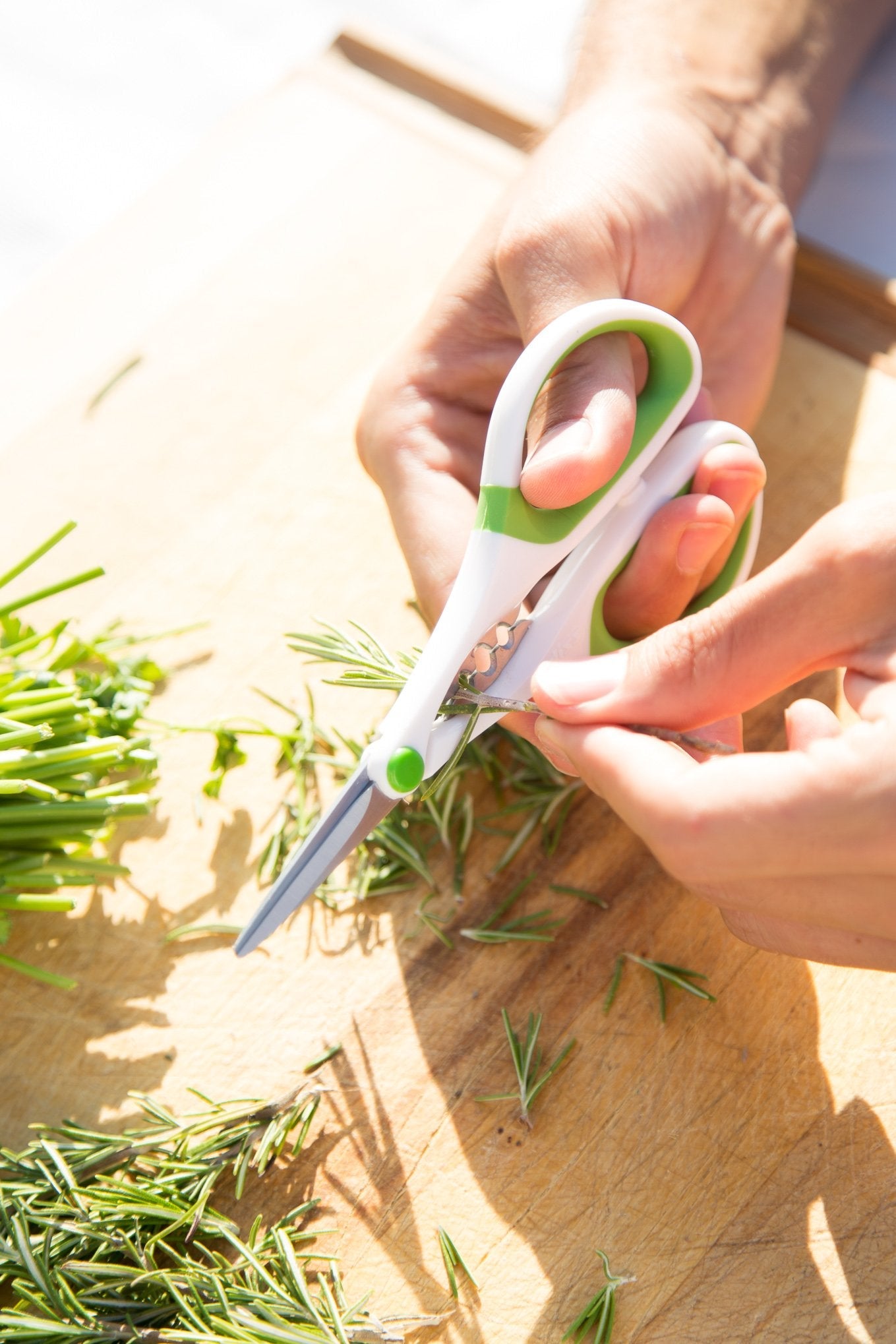 Zyliss Heavy Duty Home & Kitchen Herb Shears Scissors with Innovative Stem Stripper, Versatile Kitchen Shears for Trimming Weeds, Flower Buds & More - White/Green - 8.5 x 4.2 x 0.4 inches