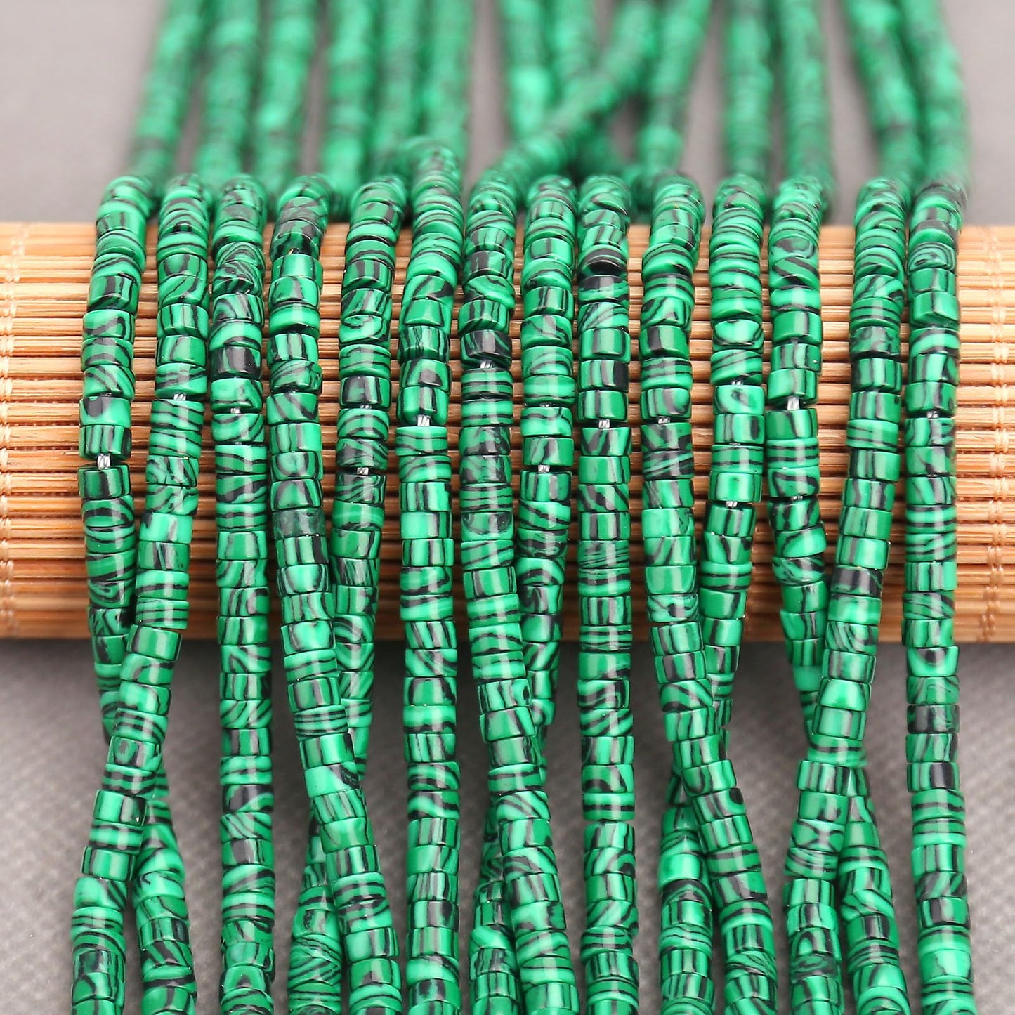 BONNY BOXX 150PCs Natural Malachite Spacer Beads, Loose Semi Precious Flat Round Gemstone Heishi Disc Stone Beads for Beading Jewelry Making 4mm*2mm