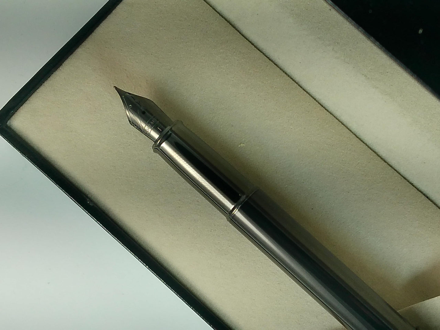 Sheaffer 100 E9375 Pearlescent Dark Gray Gunmetal with PVD Appointments Pen | Premium Gray Pen | Premium Pen Gift box (Fountain (Medium))