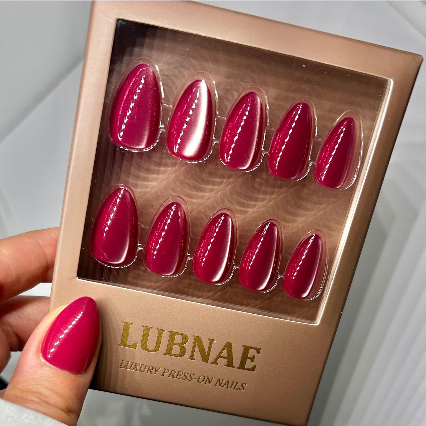 Lubnae - Designed in PARIS. Luxury Collection Press-On Nails – Collection – 30 Reusable Nails with Glue – Almond Short – Salon Quality at Home (Elegant Cat Eye)