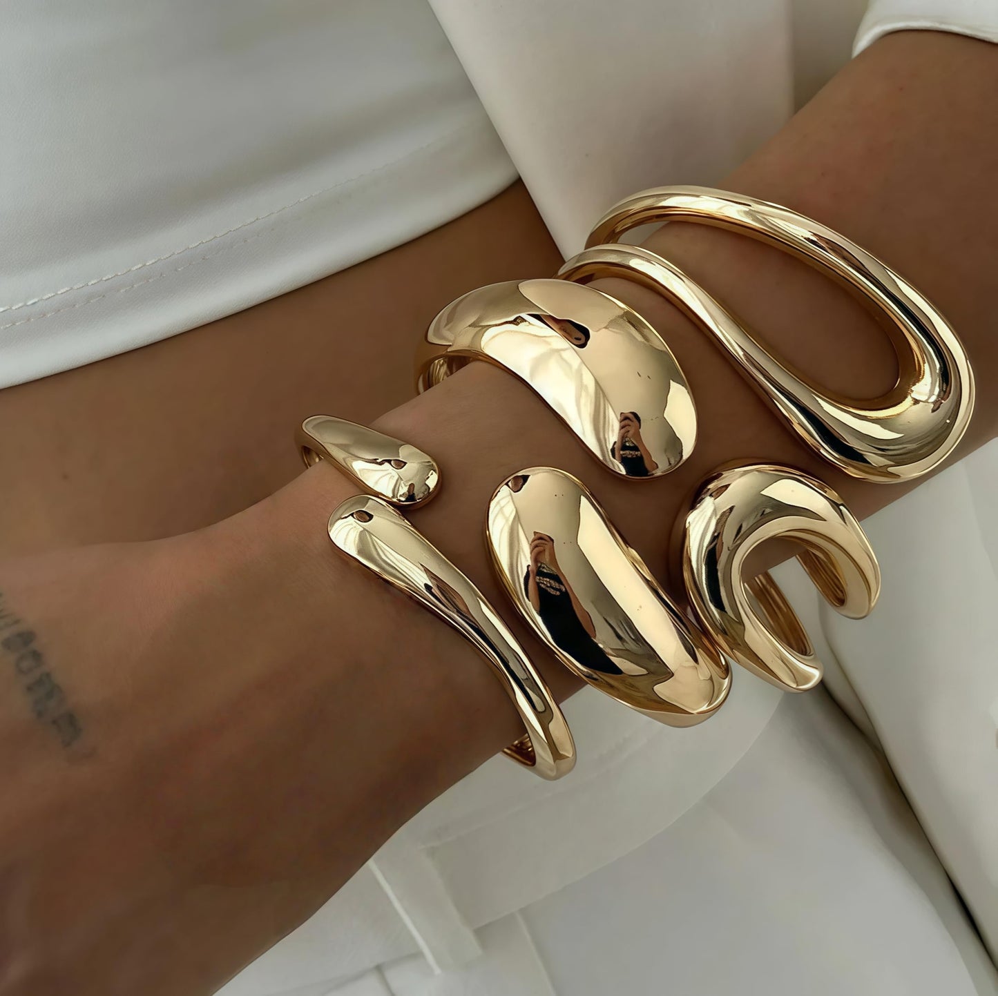 Dodder Chunky Gold Bangle Bracelets for Women, 14K Gold Plated Bangle Cuff Bracelet Set, Chunky Big Gold Bracelet Stack