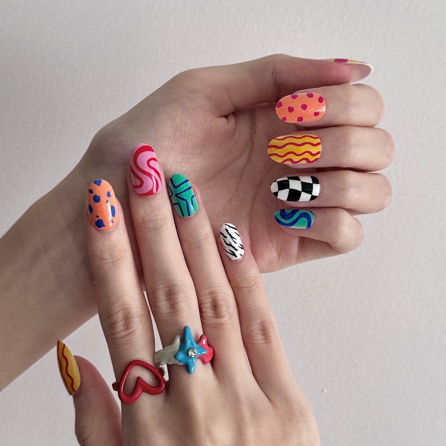 Round Short Almond Press on Nails With Designs - Cute Artificial Kawaii Nails for Gift