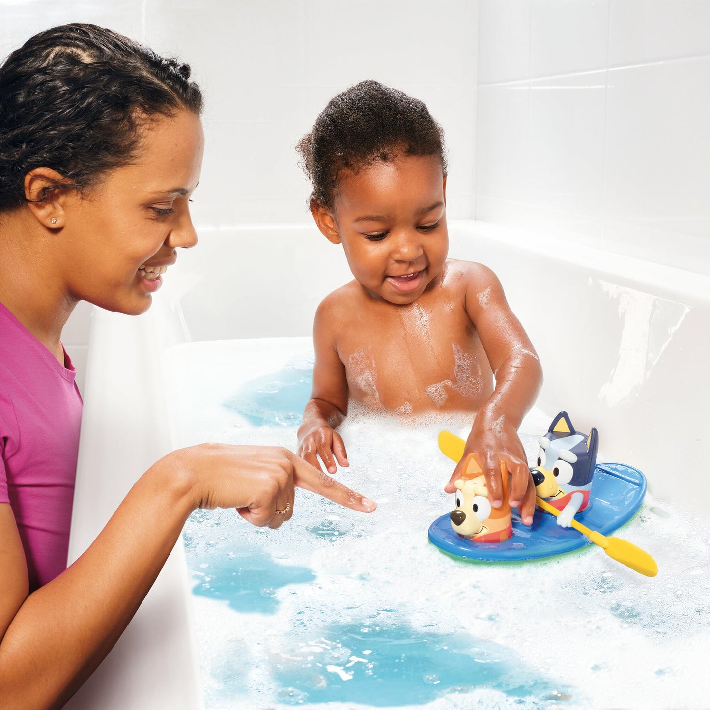 TOMY Toomies Bluey Pull and Go Canoe - Pull String Helps Bluey Paddle Through Water - Includes Bingo Bath Toy Pourer - Bluey Toys for Bath - Ages 18 Months and Up