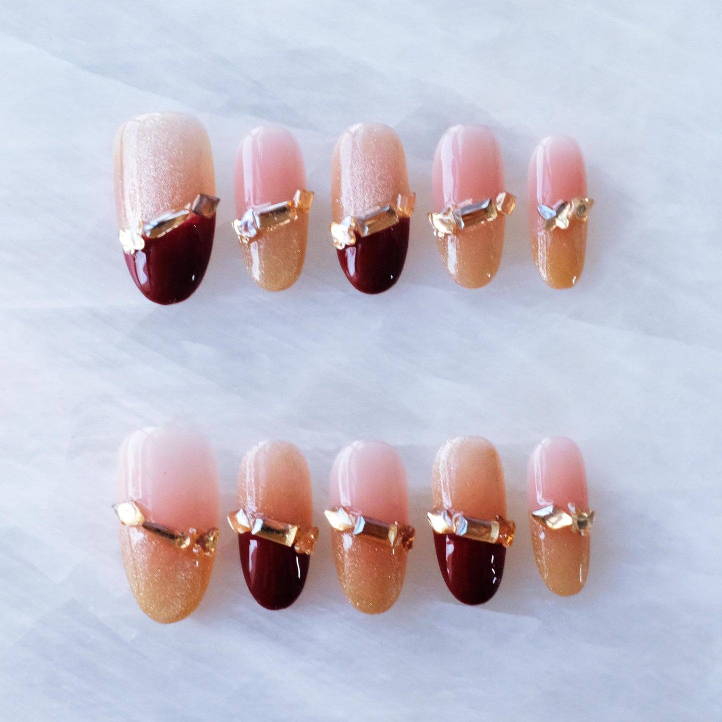 GLORS Press on Nails, Red Cat Eye False Nails with Gold Glitter, medium ballerina Shape, 10 Pieces (Medium, Almond)