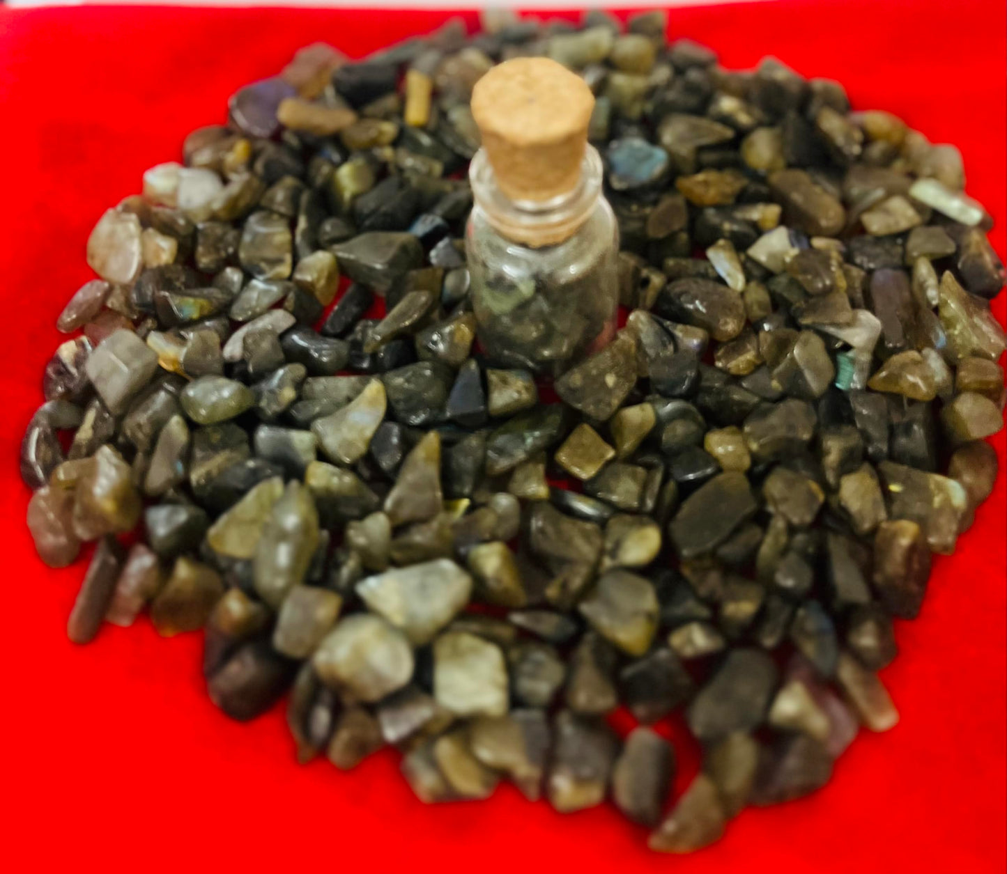 Indian Consigners Natural Crushed Polished Tumbled Gem Stone Chips, Decoration & Healing Crystals (Labradorite)
