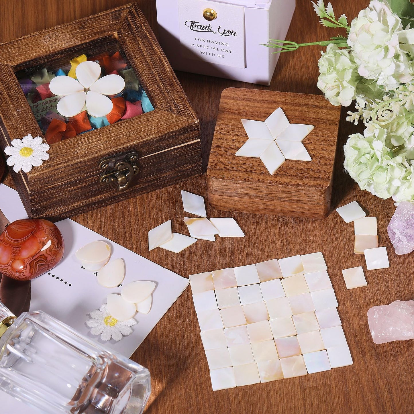 beinkmake 195Pcs Mother of Pearl Mosaic Tiles Bulk Natural Shell Mosaic Flat Rhombic Square Tiles for Home Decoration DIY Crafts