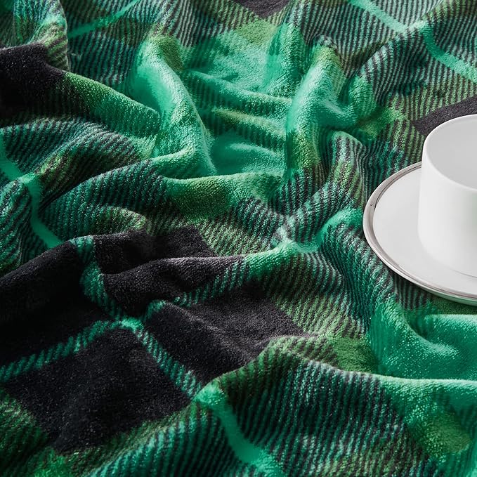 SOCHOW Flannel Fleece Throw Blanket 60 x 80 Inches, All Season Plaid Green Blanket for Bed, Couch, Car