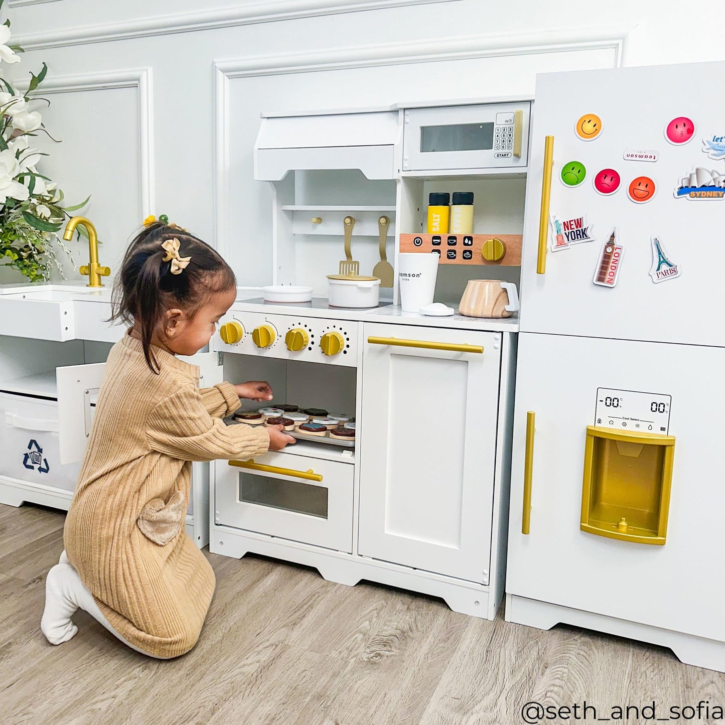 Teamson Kids Little Chef Atlanta Modular Wooden Play Kitchen, 3-Piece Set with Realistic Features & 17 Accessories, White/Gold, Interactive Toy for Toddlers & Kids, Cocina de Juguete