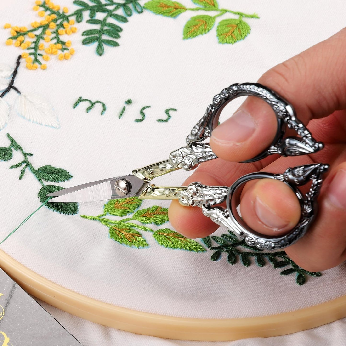 YOUGUOM Sewing Embroidery Scissors, Small Thread Scissor for Craft Artwork Needlework Yarn Knitting Detail Snips, Black Cute Bird Shears
