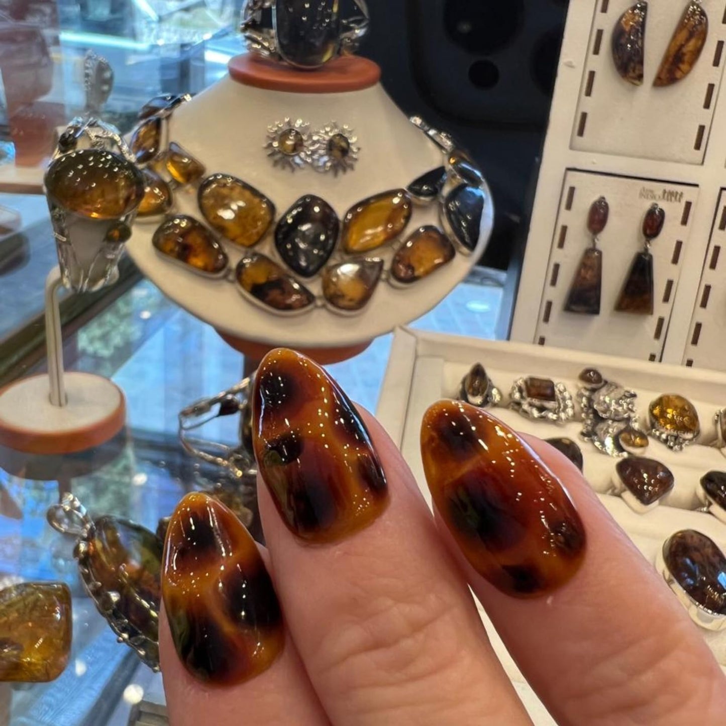 Tortoise Luxe Press-On Nails Short Almond | Handmade Tortoiseshell Red and Black Nails | Reusable False Nails | Elegant Custom Nail Set (Tortoise Shell Red and Black, S Short Almond)
