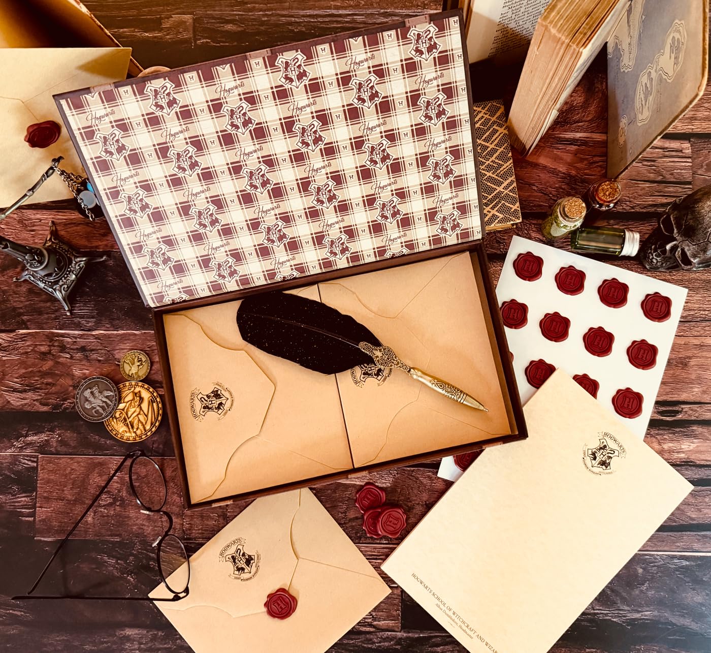 Conquest Journals Harry Potter Boxed Stationery Set, 20 Hogwarts Letterhead Stationery, 20 Corresponding Envelopes, 20 Wax Seals, Keepsake Travel Trunk Box, Feather Ballpoint Pen, Officially Licensed