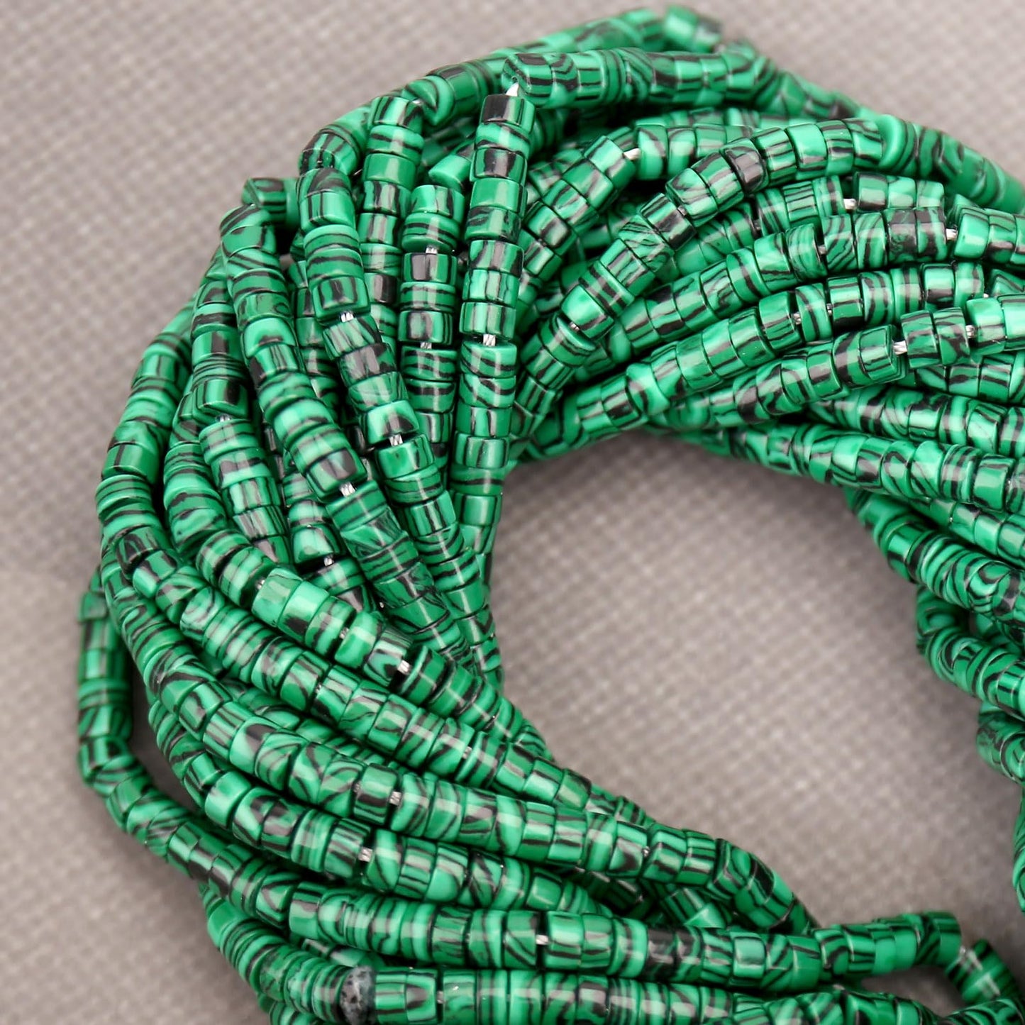 BONNY BOXX 150PCs Natural Malachite Spacer Beads, Loose Semi Precious Flat Round Gemstone Heishi Disc Stone Beads for Beading Jewelry Making 4mm*2mm