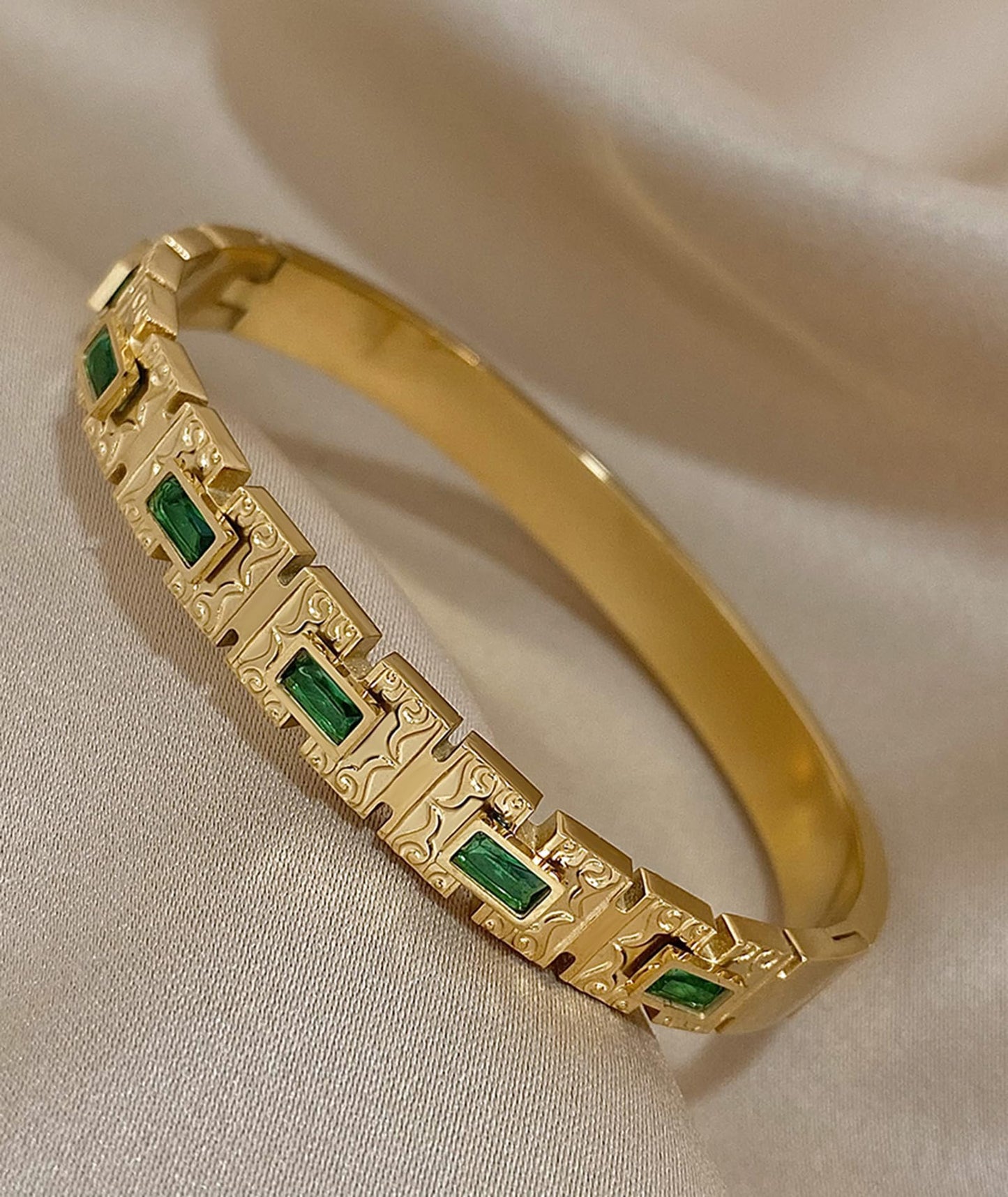 hotoo Vintage Gold Bangle Bracelets for Women Stackable Green Beaded Cuff Bracelet Christmas