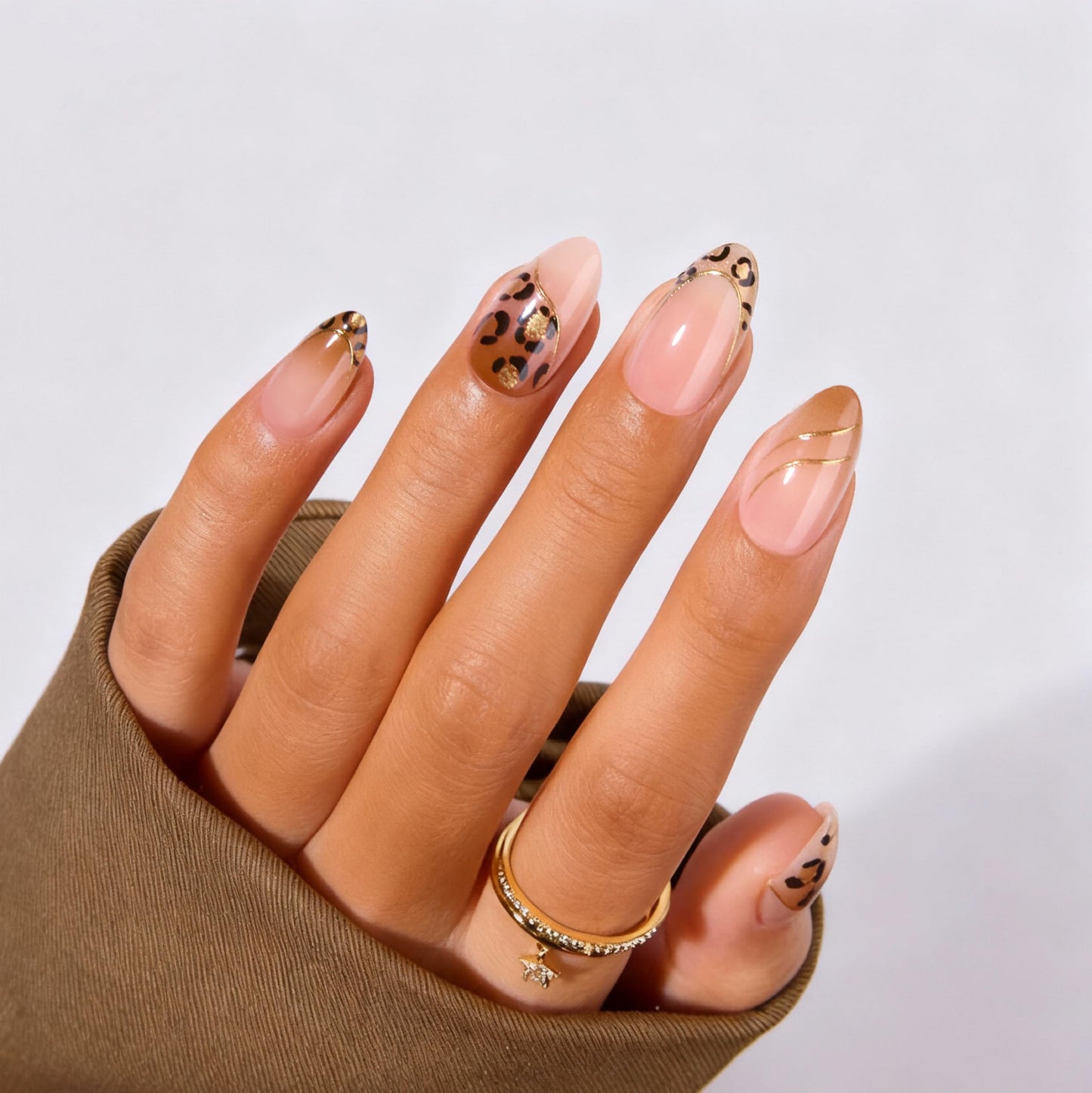 PILOLO Press On Nails Leopard Print, Almond Acrylic Press On Nails, Cheetah Print Fake Nails Glue On, Medium Full Cover Reusable Stick On False Nail Tips for Women Girls (Golden Wild)