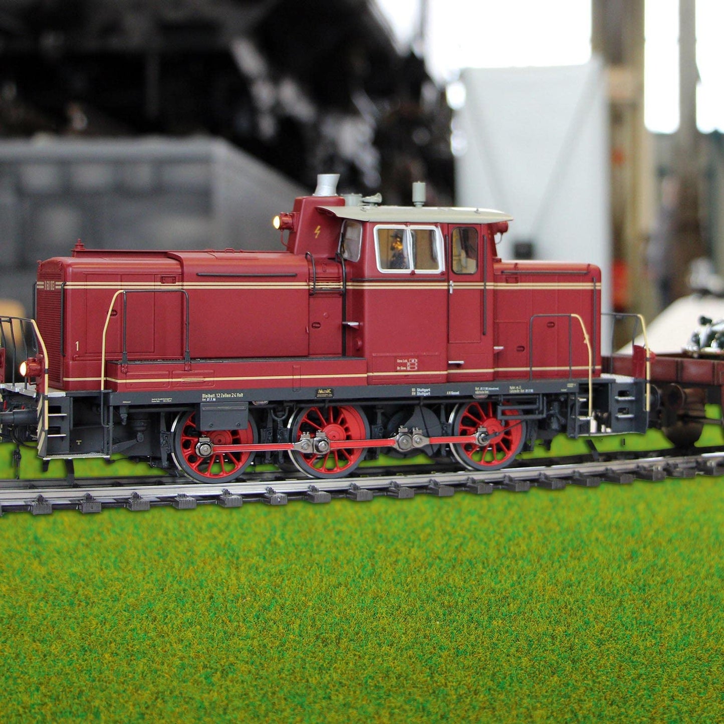 Evemodel Artificial Model Grass Mat Trains Grass Green 40x200cm or 15.7‘’ x 78'' for Decoration Craft Scenery Model DIY CP2138 (Grass Green)
