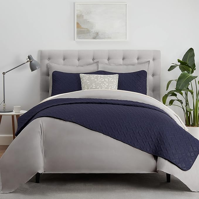 Serta ComfortSure Soft 3-Piece Full/Queen Quilt Bedding Set, Includes Bedspread/Coverlet and Pillow Shams, Bedding for All Seasons, Machine Washable, Navy