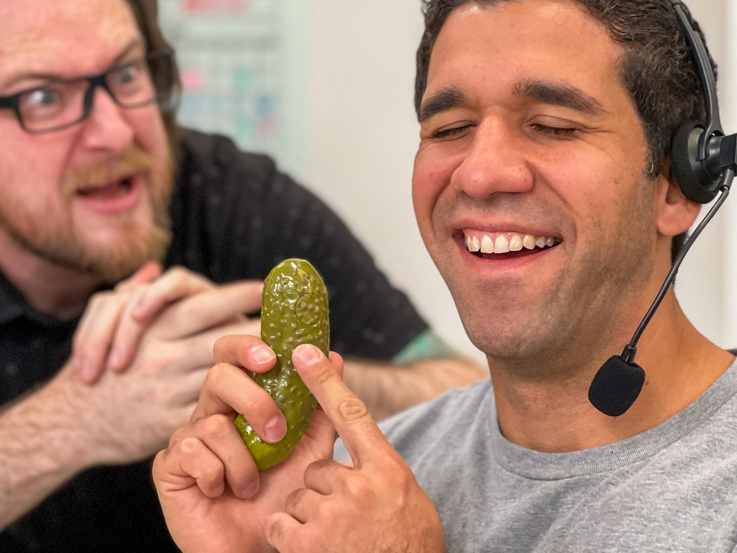 DR DINGUS Screaming Pickle - Original Goat Scream - Best Talking Noise Gag Gift for Kids and Adults - Funny Office Prank or Family Night