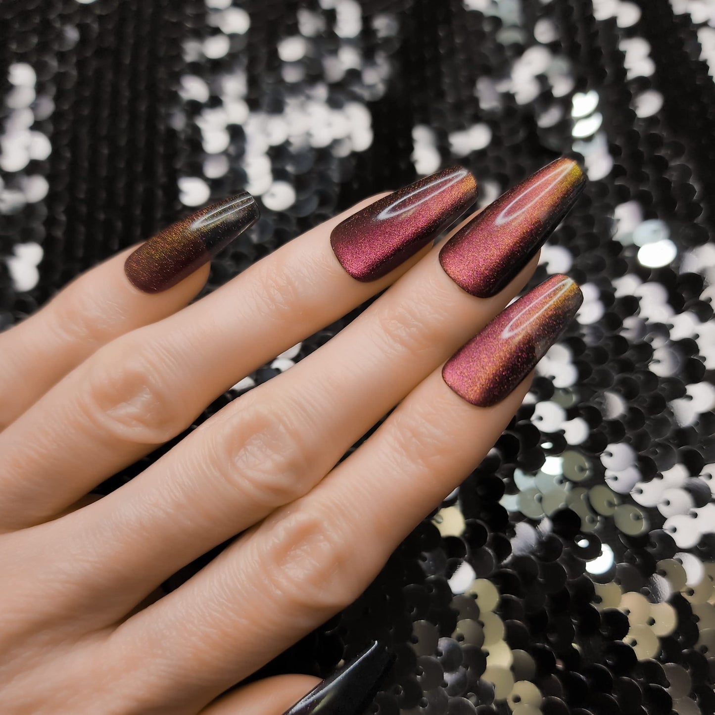 Hypnaughty 24 Pcs Galaxy Cat Eye Effect Magenta Color Changing Glossy And Sparkly Coffin Long Press On Nails With Nail Kit And Glue (Galaxy Cat Eye)