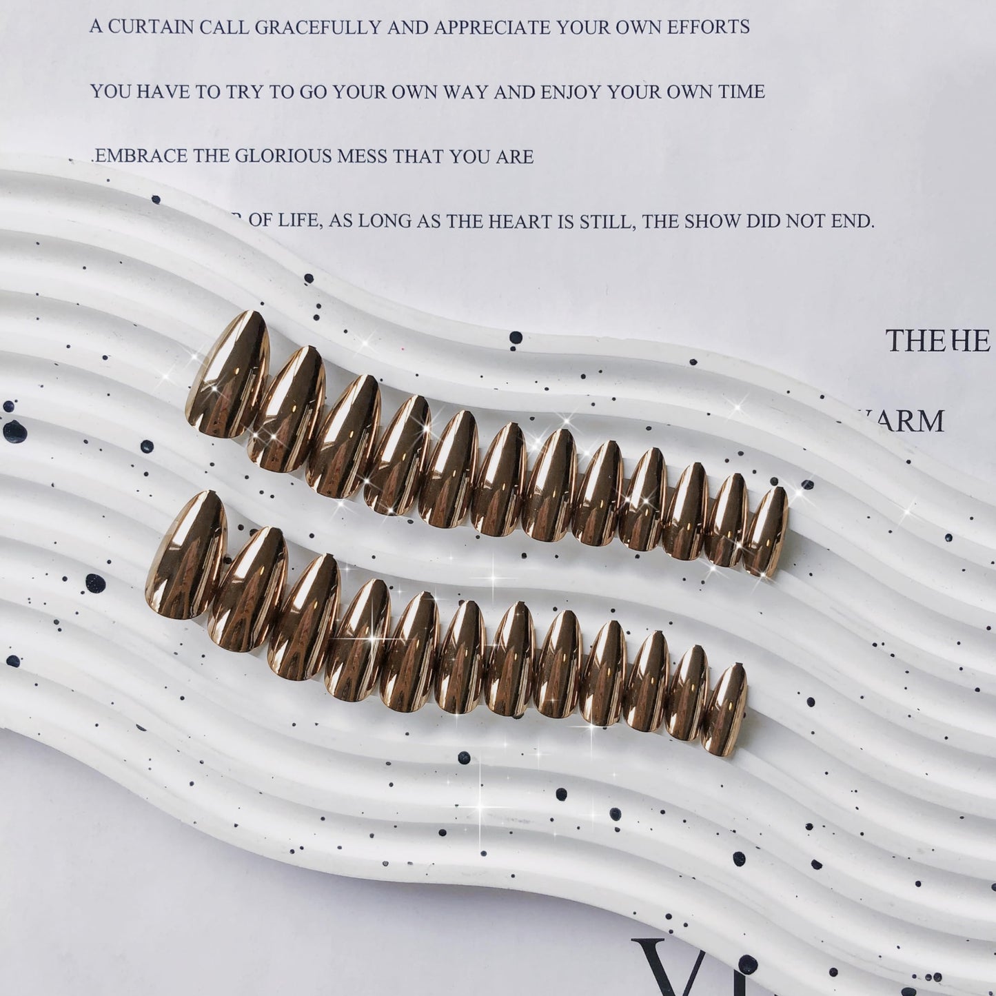 KQueenest Bronze Chrome Press on Nails Medium Almond, Metallic Brown Acrylic Fake Nails Medium Stiletto, Glitter Glazed Glue on Nails for Women Manicure, Glossy False Nail Press ons in 24 Pcs