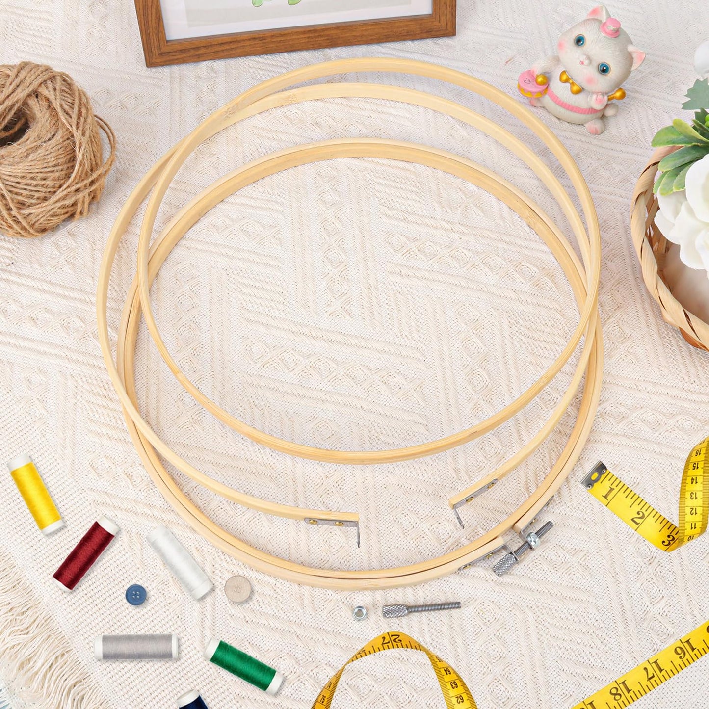 IHDYPPEW 15 Pieces 10 Inch Round Embroidery Hoops, Adjustable Circle Cross Stitch Hoop Embroidery Ring Bamboo Embroidery Hoops for Crafts, DIY, Wedding, Party, Holiday Decoration