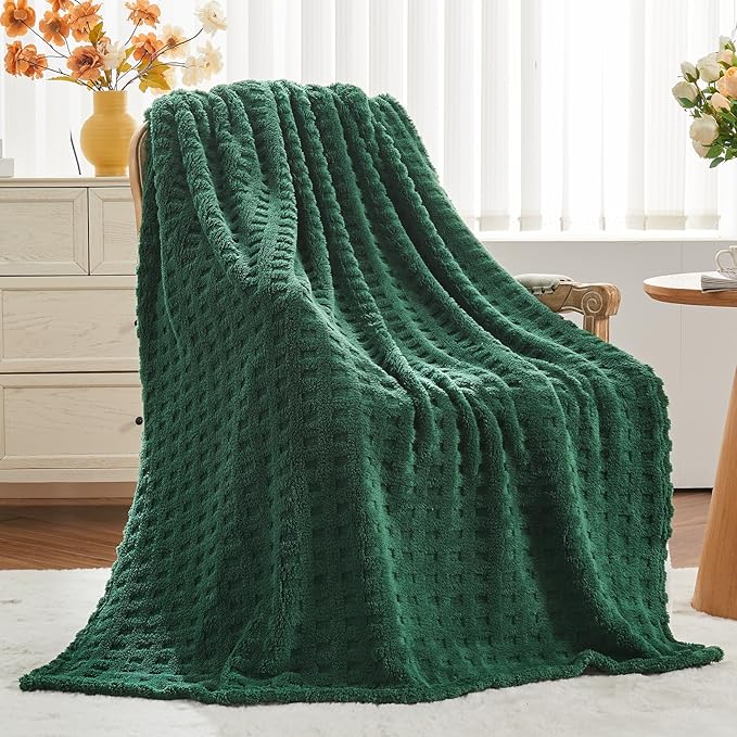 NEWCOSPLAY Super Soft Twin Blanket Green Premium Silky Flannel Fleece 3D Waffle Checkered Lightweight Bed Blanket All Season Use (Dark Green, Twin(60"x80"))